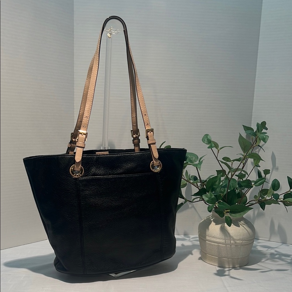 Michael Kors Jet Set Black Leather Tote. EUC.